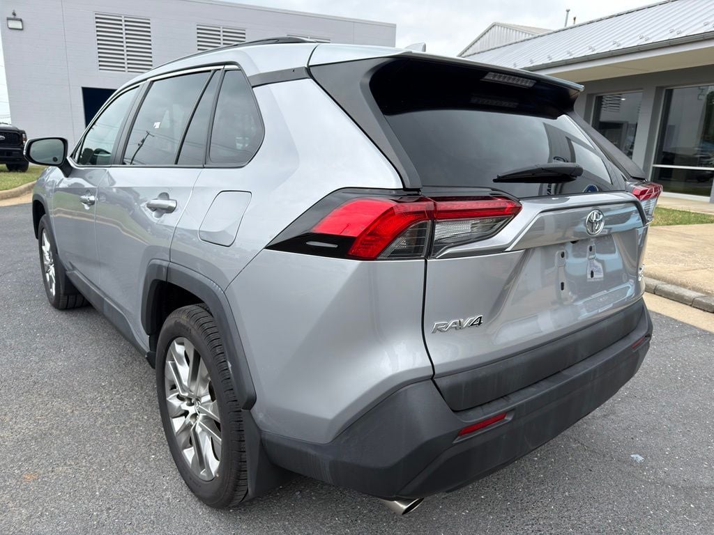 Pre-Owned 2020 Toyota RAV4 XLE Premium - photo - 2