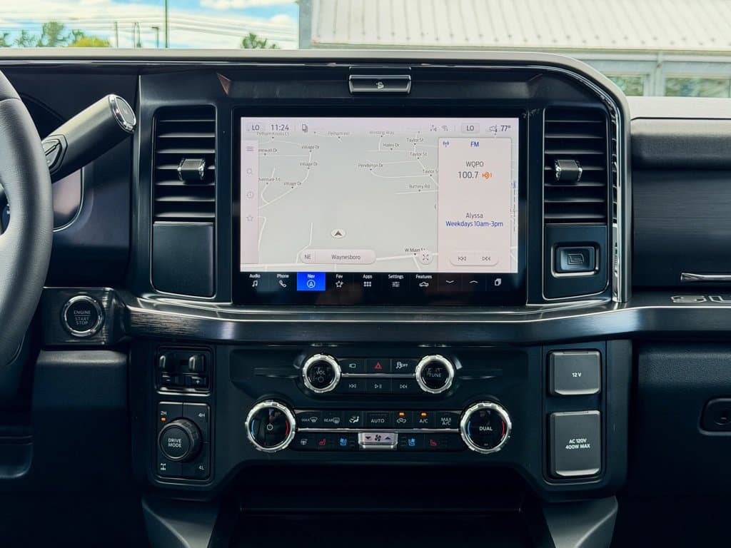 New 2027 Ford F-250SD Lariat - photo - 11