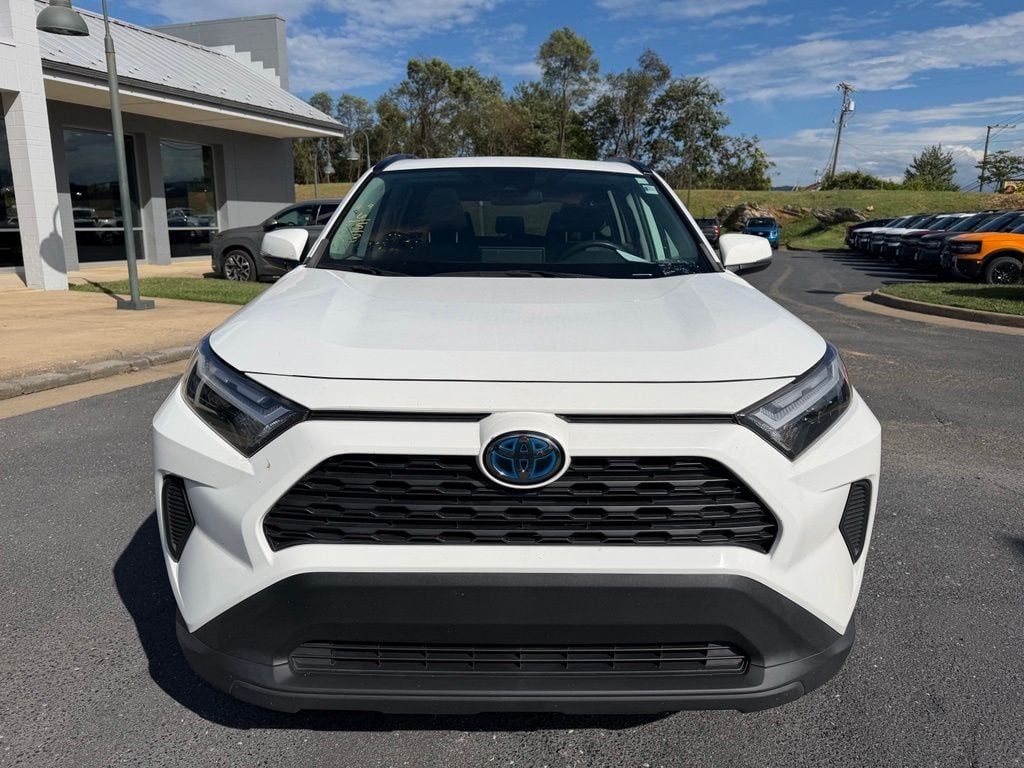 Pre-Owned 2023 Toyota RAV4 Hybrid XLE - photo - 7