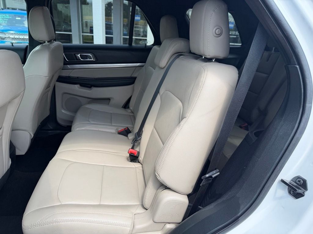 Pre-Owned 2018 Ford Explorer XLT - photo - 8