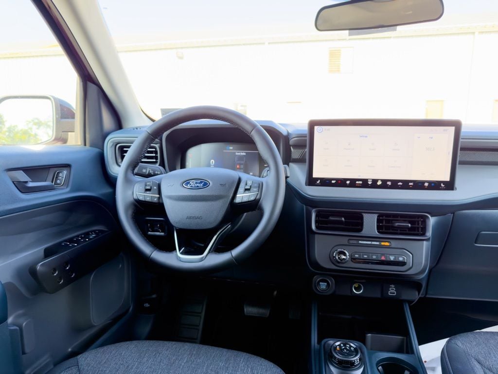 New 2025 Ford Maverick XLT - photo - 9