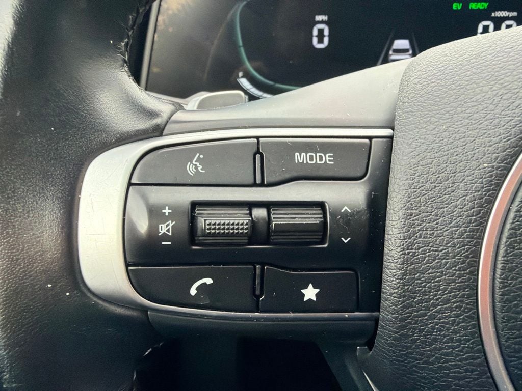 Pre-Owned 2023 Kia Sportage Hybrid EX - photo - 13