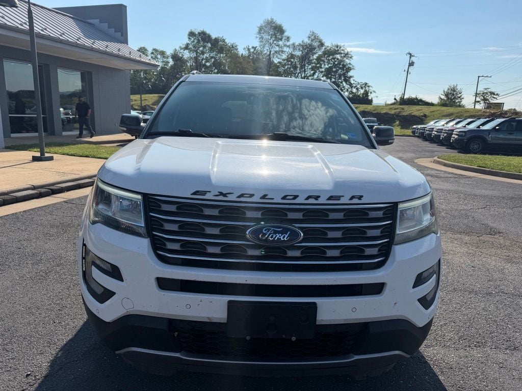 Pre-Owned 2017 Ford Explorer XLT - photo - 7
