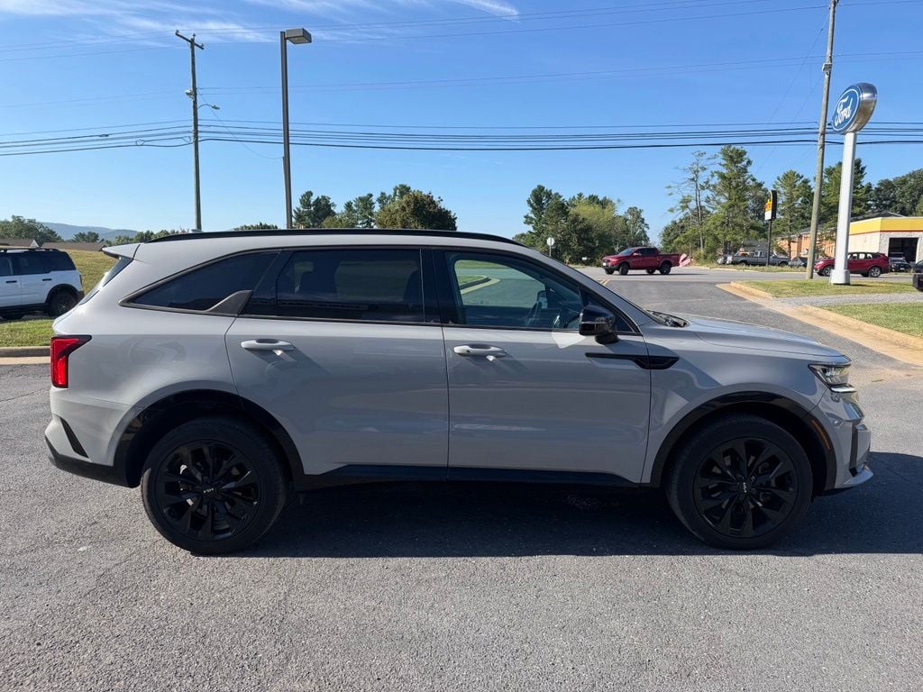 Pre-Owned 2023 Kia Sorento SX - photo - 5