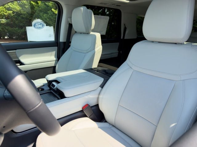 New 2027 Ford Expedition Max Platinum - photo - 4
