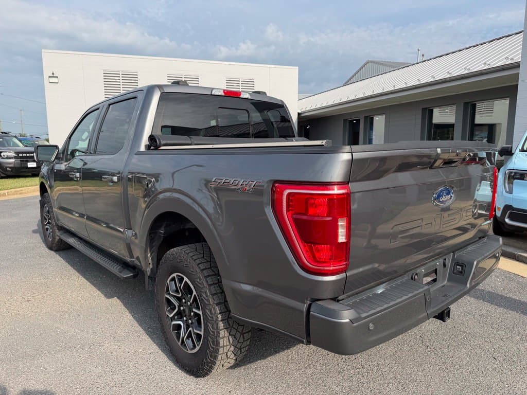Pre-Owned 2022 Ford F-150 XLT - photo - 2