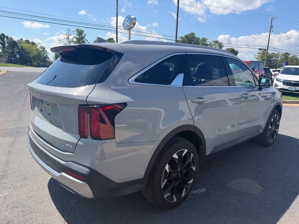 Pre-Owned 2025 Kia Sorento EX - photo - 4