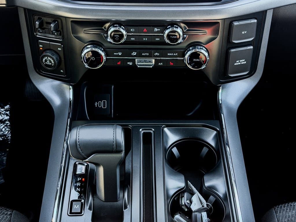 New 2026 Ford F-150 XLT - photo - 16