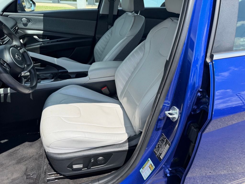 Pre-Owned 2023 Hyundai Elantra Limited - photo - 7