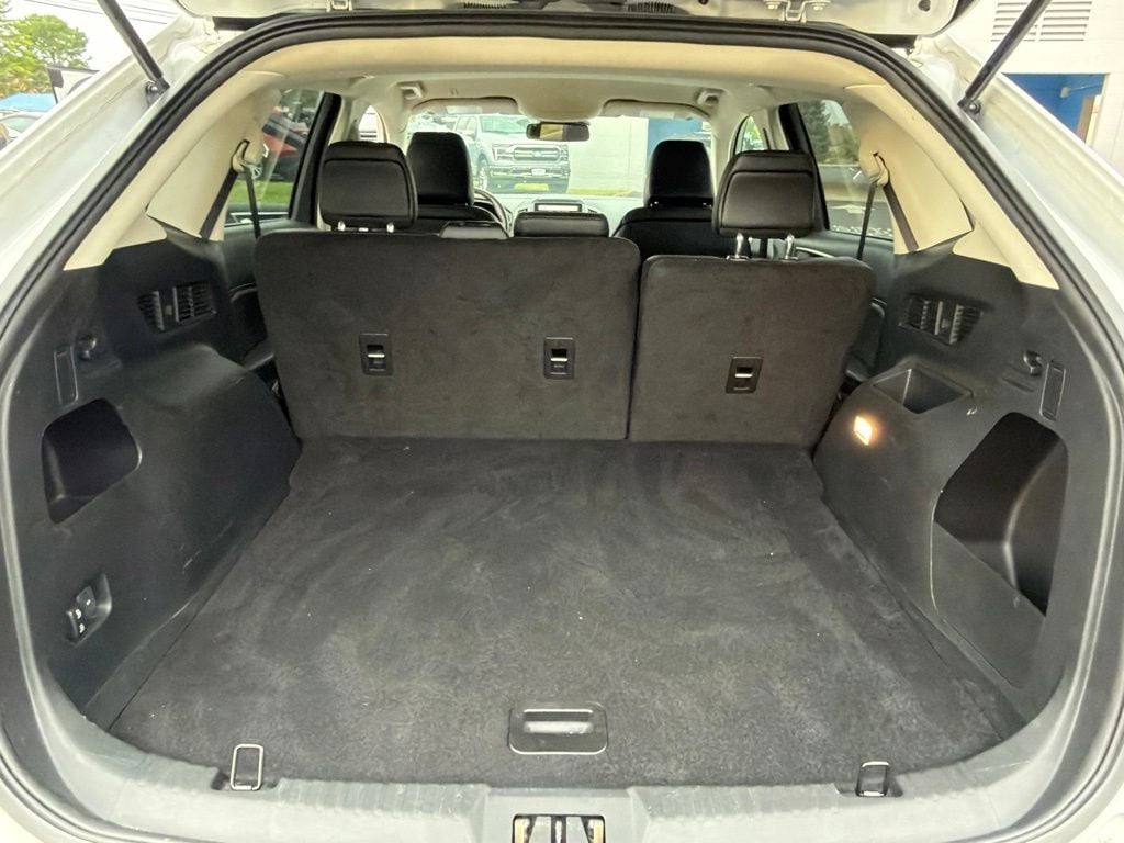 Pre-Owned 2022 Ford Edge SEL - photo - 16