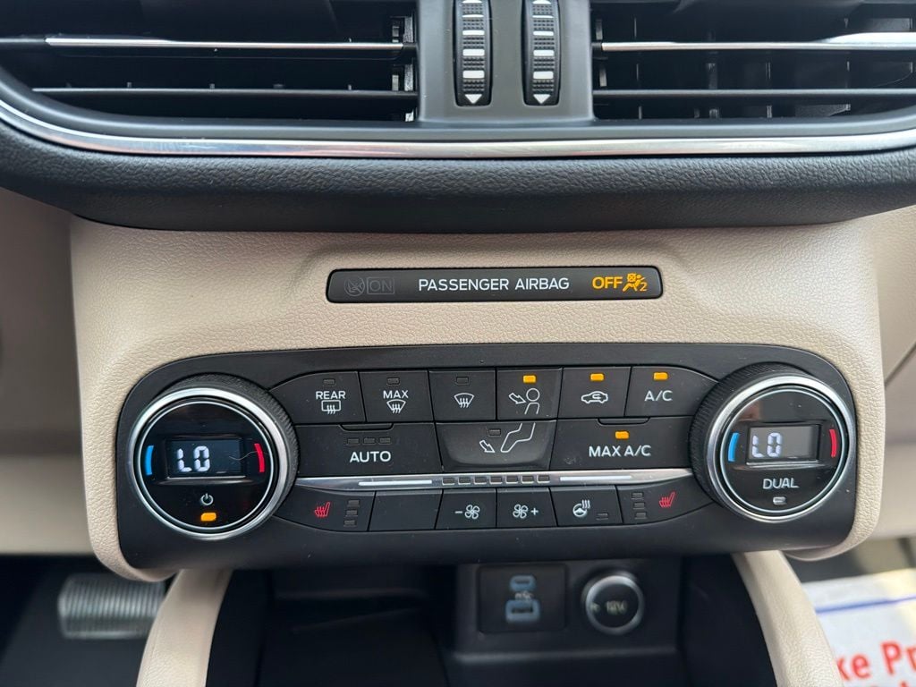 Pre-Owned 2020 Ford Escape Titanium - photo - 11