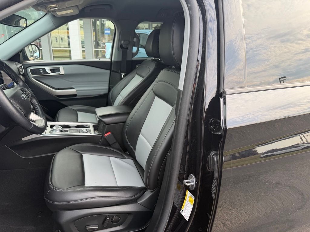 Pre-Owned 2023 Ford Explorer XLT - photo - 8