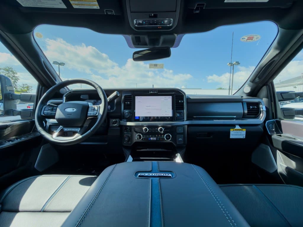 New 2026 Ford F-250SD Platinum - photo - 15