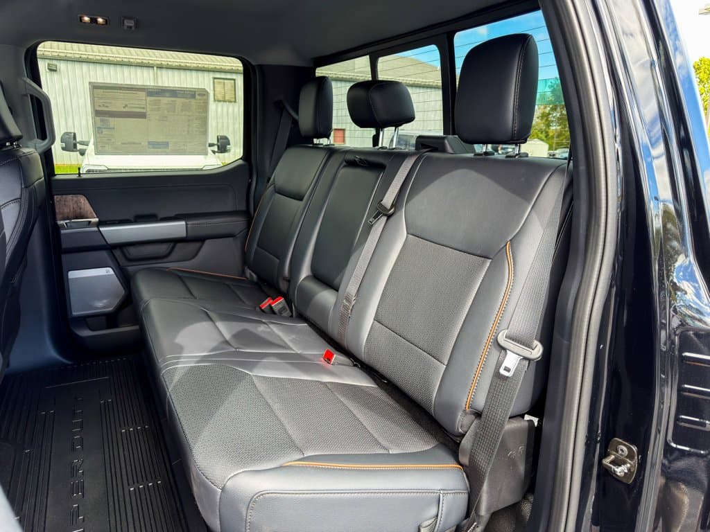 New 2027 Ford F-250SD Lariat - photo - 6