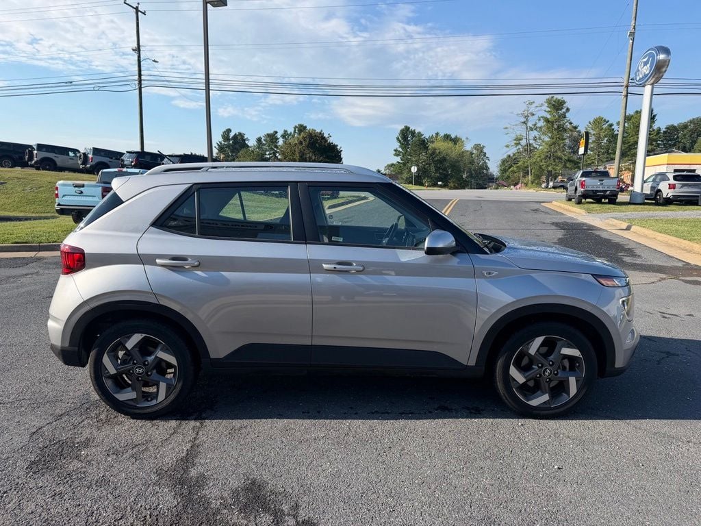 Pre-Owned 2025 Hyundai Venue SEL - photo - 5