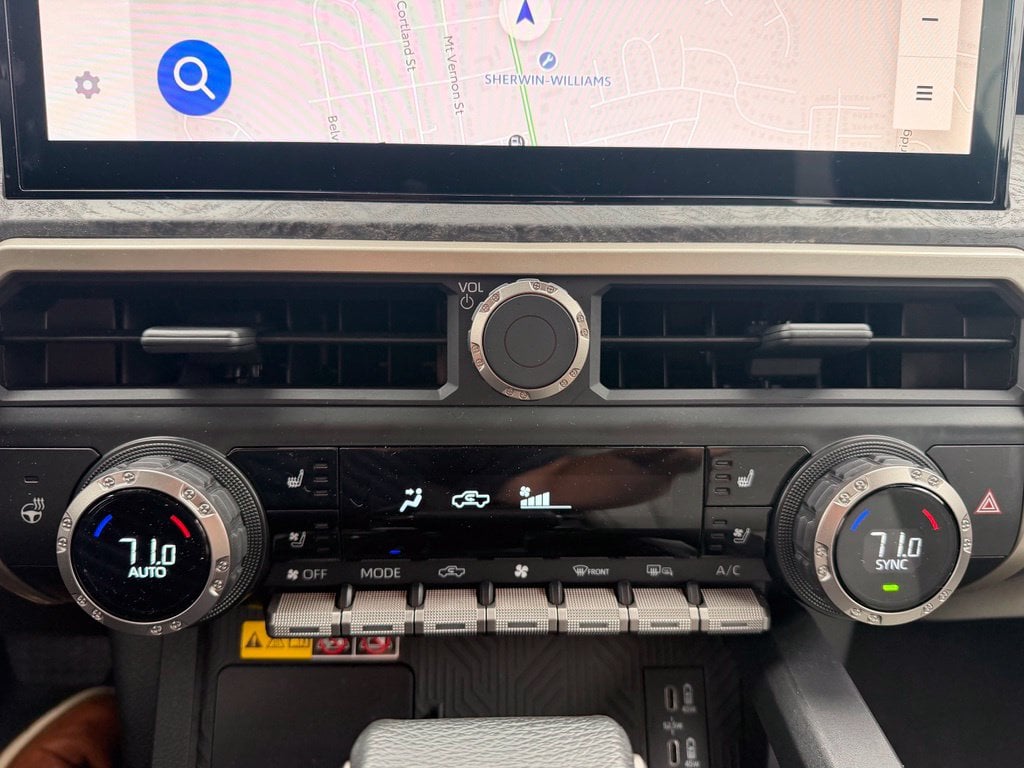 Pre-Owned 2024 Toyota Tacoma Limited - photo - 17