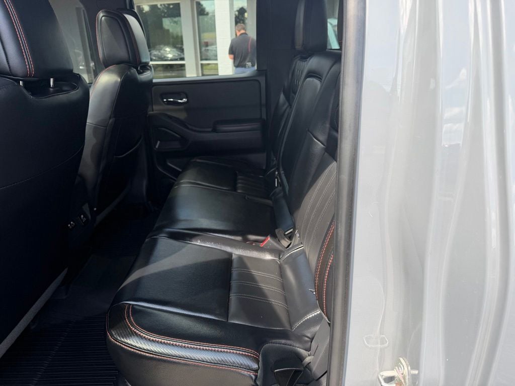 Pre-Owned 2024 Nissan Frontier PRO-4X - photo - 13