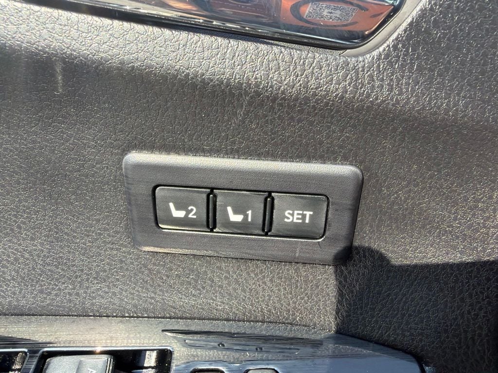 Pre-Owned 2016 Toyota RAV4 Hybrid Limited - photo - 15