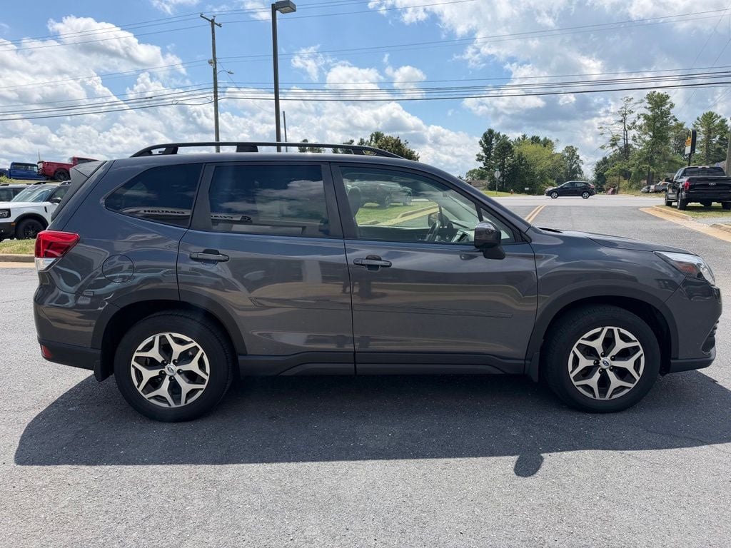 Pre-Owned 2022 Subaru Forester Premium - photo - 5