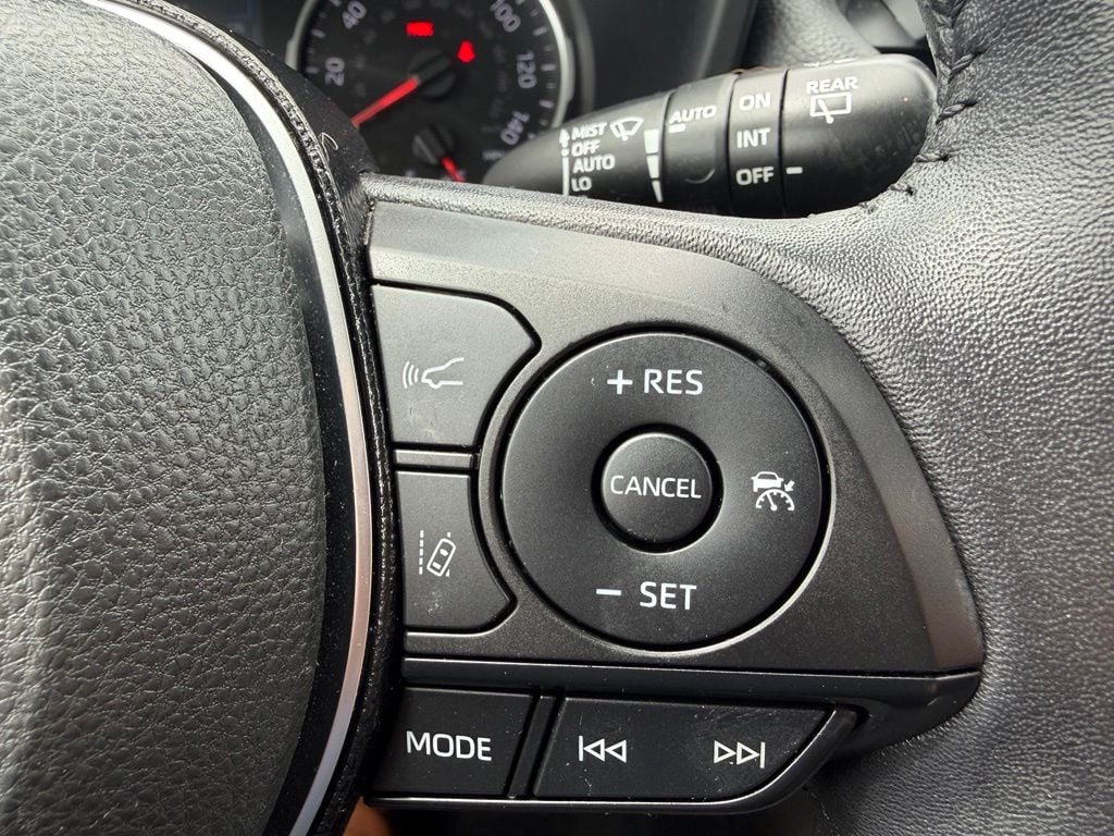 Pre-Owned 2020 Toyota RAV4 XLE Premium - photo - 13