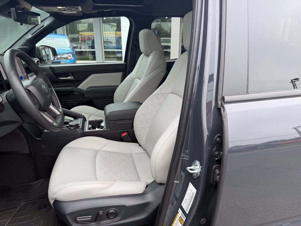Pre-Owned 2024 Toyota Tacoma Limited - photo - 11
