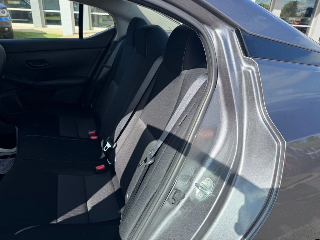 Pre-Owned 2025 Nissan Sentra SV - photo - 8