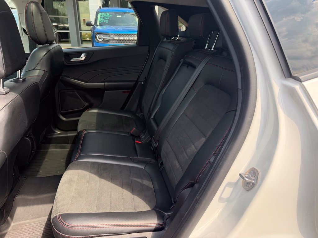 Pre-Owned 2022 Ford Escape SEL - photo - 15