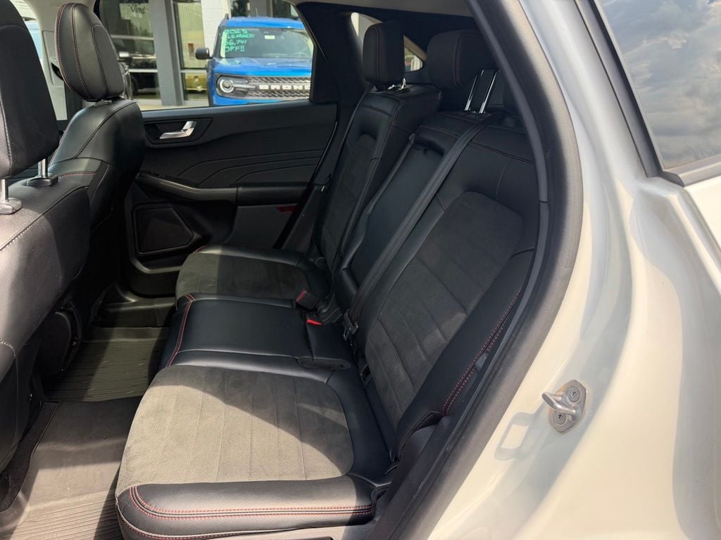 Pre-Owned 2022 Ford Escape SEL - photo - 15