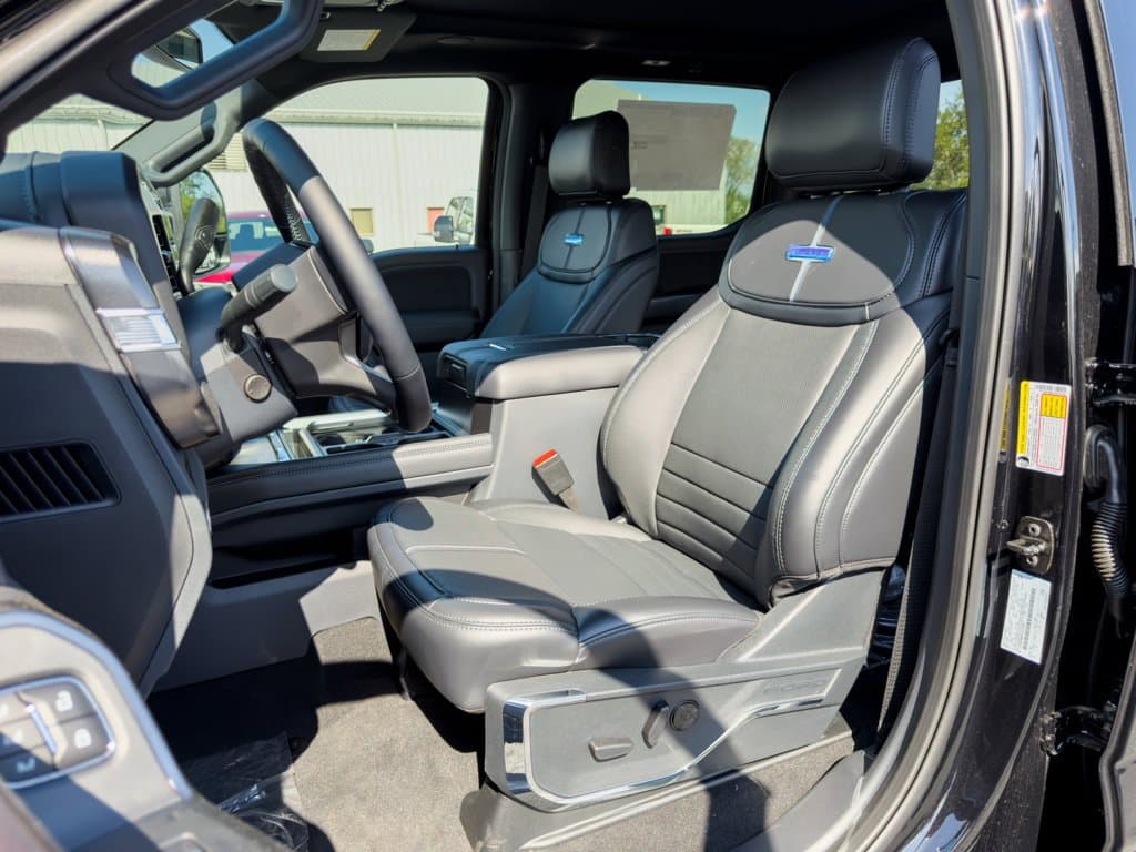 New 2026 Ford F-250SD Platinum - photo - 5