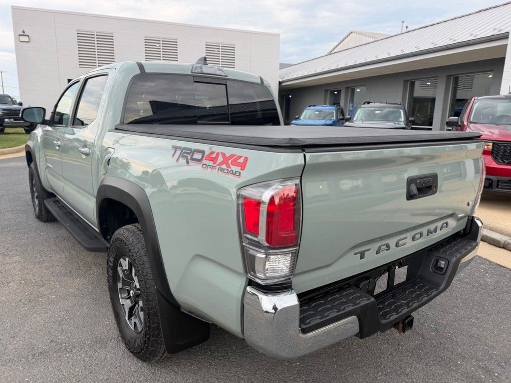 Pre-Owned 2023 Toyota Tacoma TRD Off-Road - photo - 2