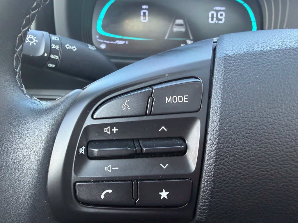 Pre-Owned 2025 Hyundai Venue SEL - photo - 14