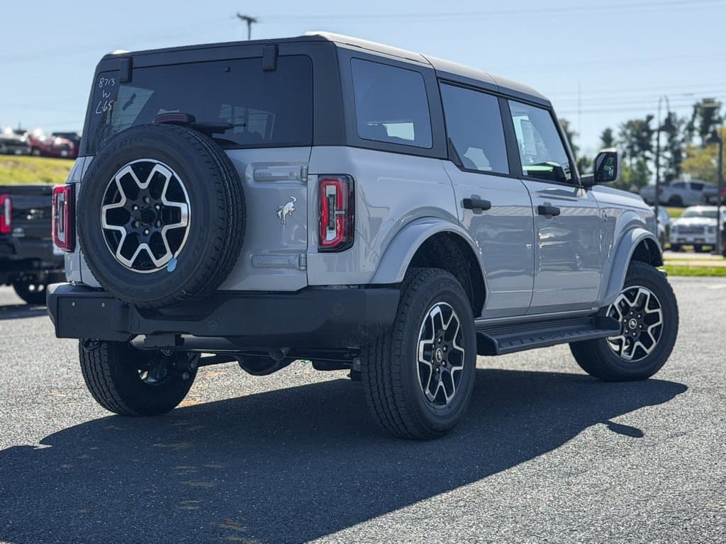 New 2026 Ford Bronco Outer Banks - photo - 3