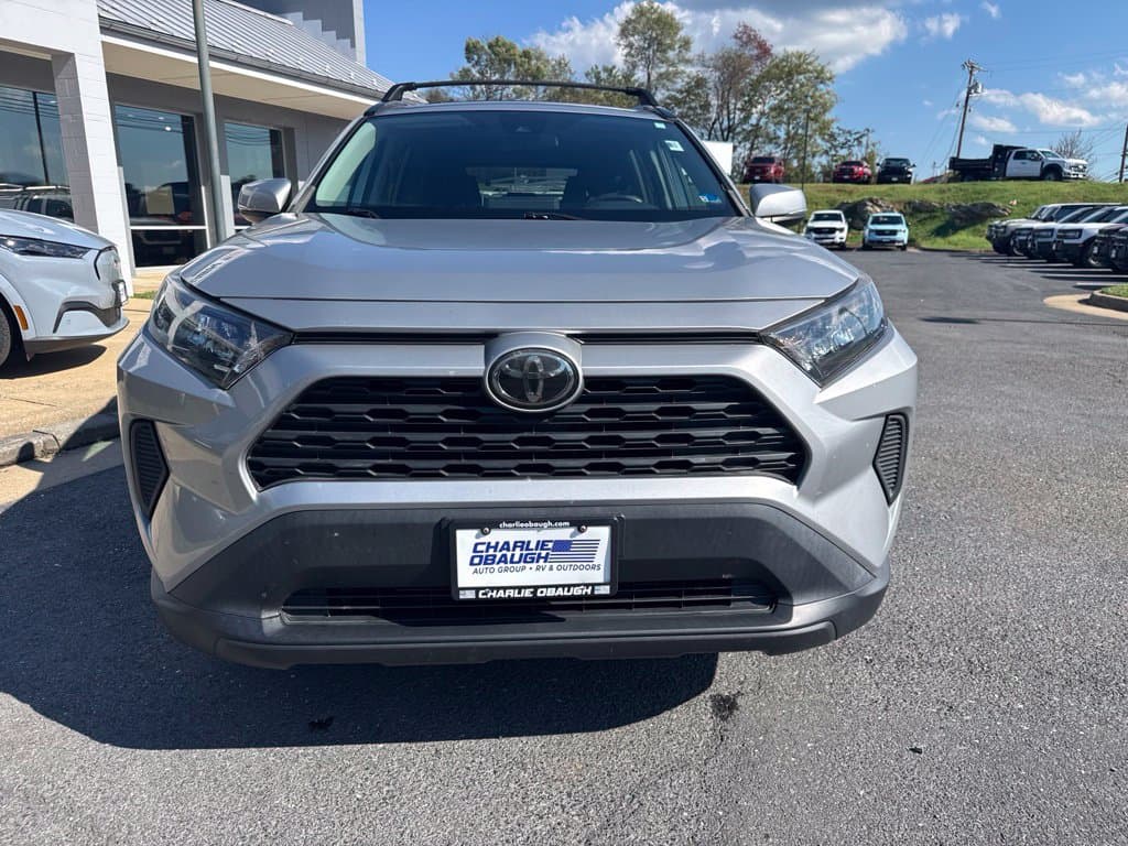 Pre-Owned 2019 Toyota RAV4 LE - photo - 8
