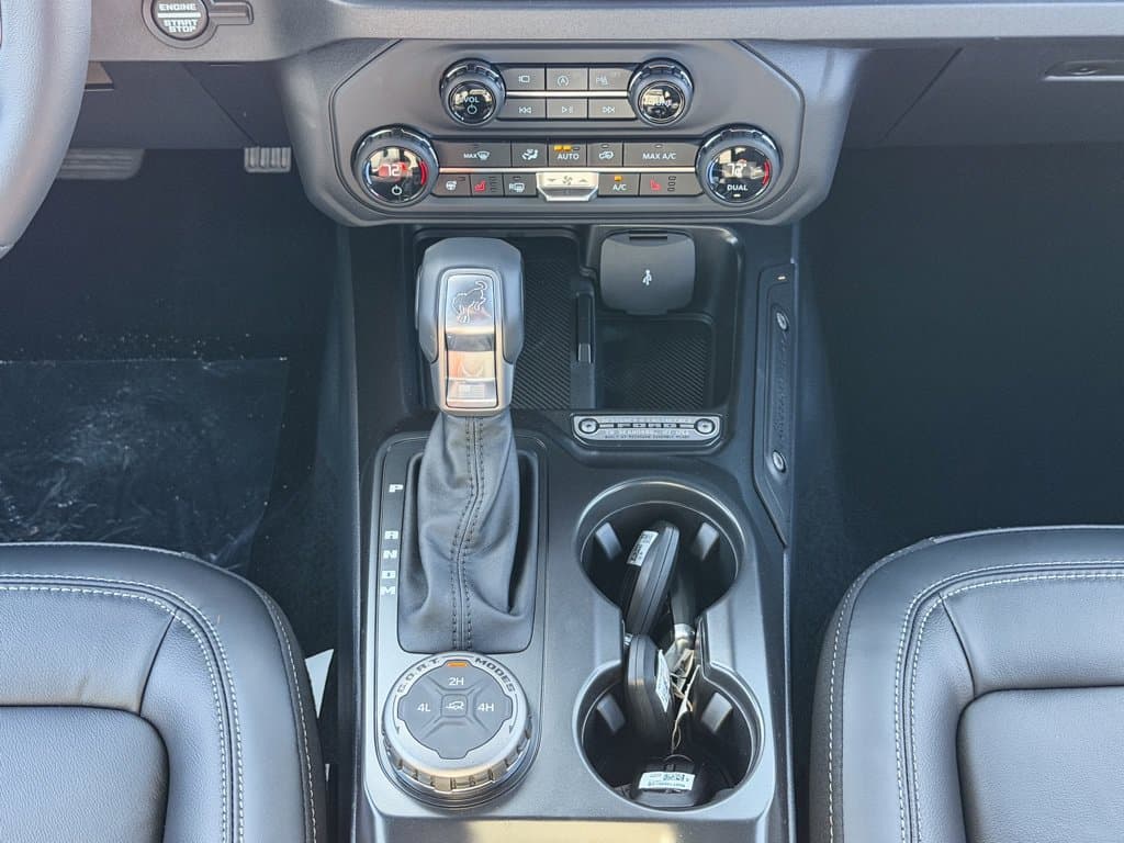 New 2026 Ford Bronco Outer Banks - photo - 15