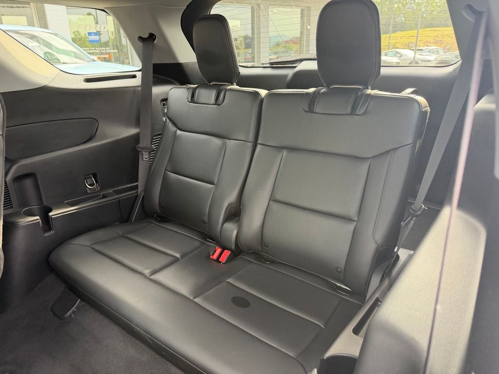 Pre-Owned 2023 Ford Explorer XLT - photo - 16