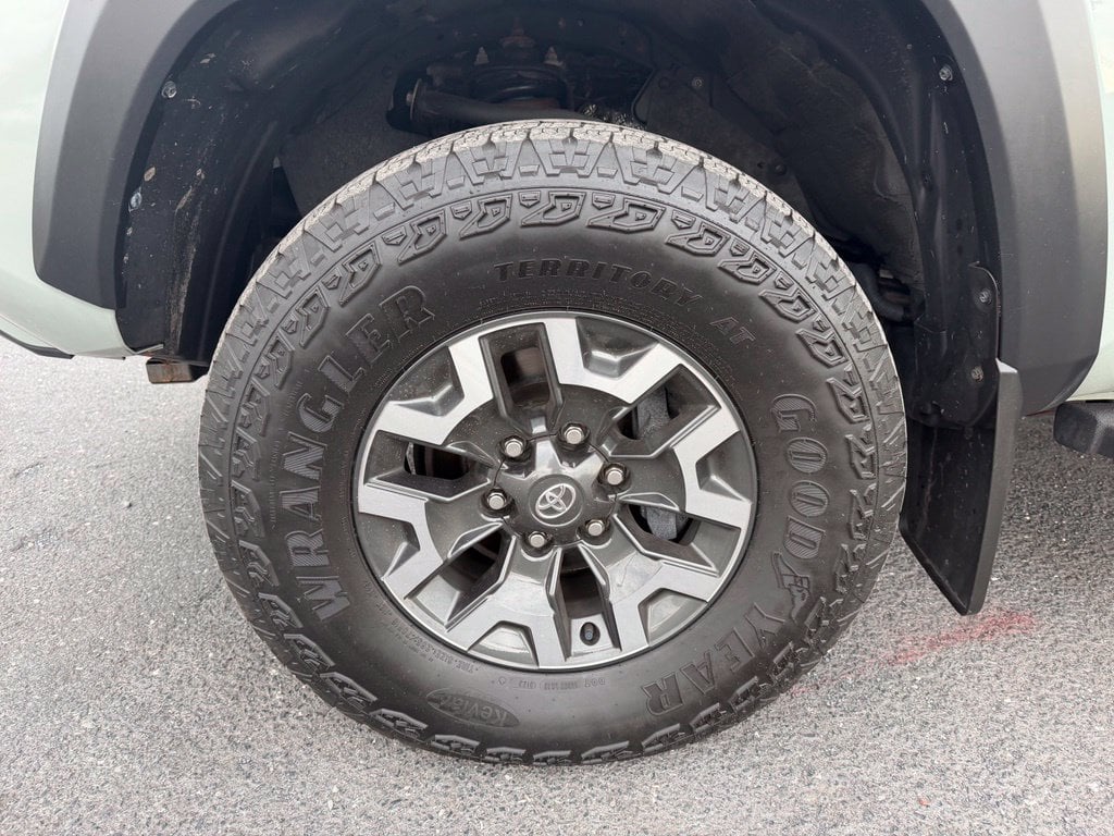 Pre-Owned 2023 Toyota Tacoma TRD Off-Road - photo - 17