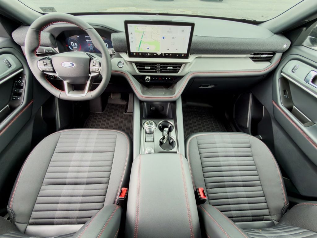 New 2026 Ford Explorer ST-Line - photo - 13