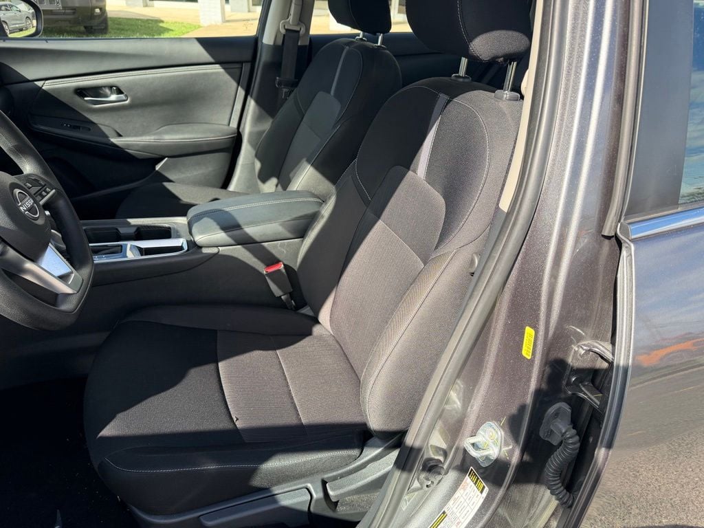 Pre-Owned 2025 Nissan Sentra SV - photo - 9