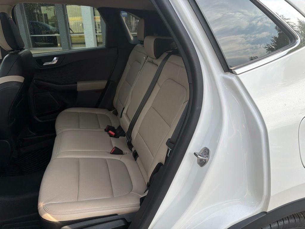 Pre-Owned 2020 Ford Escape Titanium - photo - 16