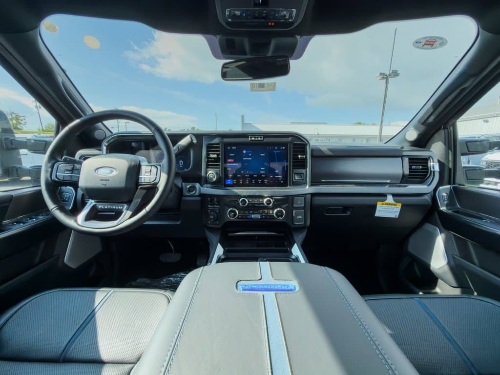 New 2026 Ford F-250SD Platinum - photo - 15
