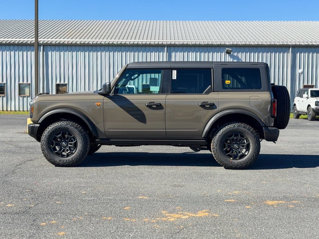 New 2026 Ford Bronco Badlands - photo - 2