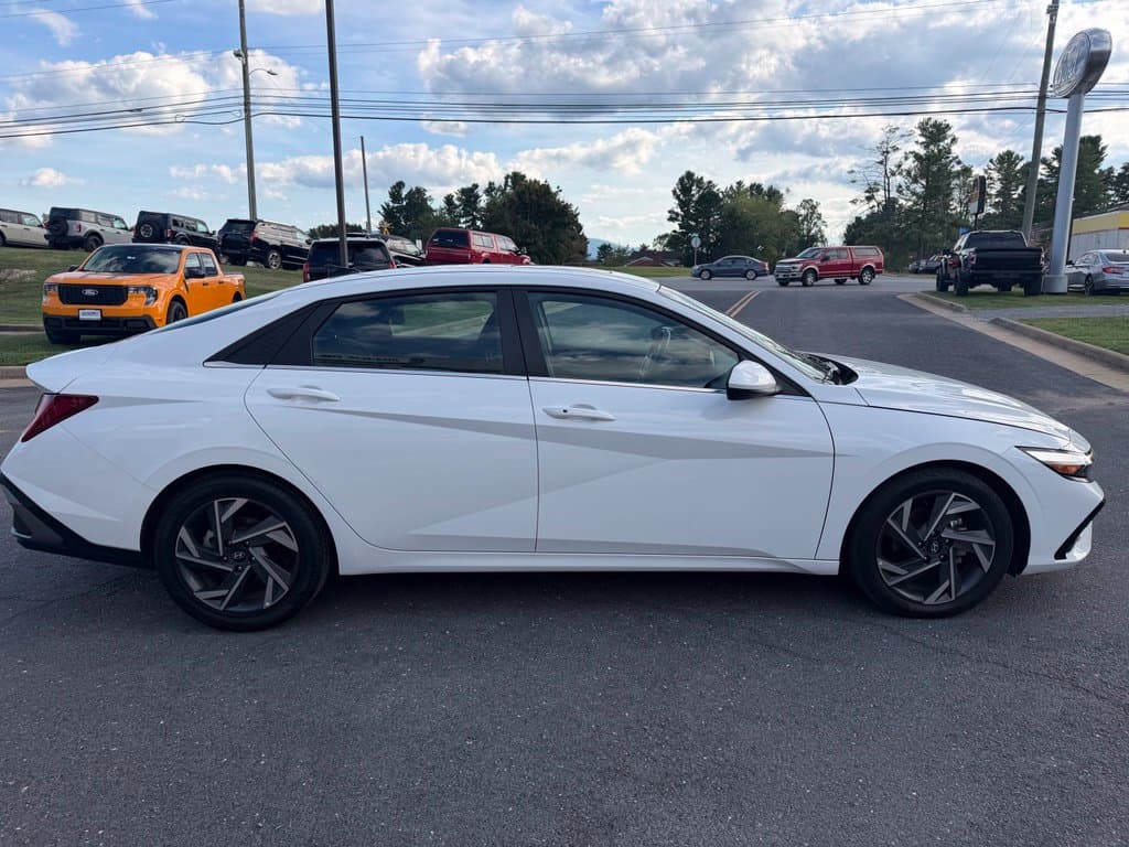 Pre-Owned 2025 Hyundai Elantra SEL Convenience - photo - 5