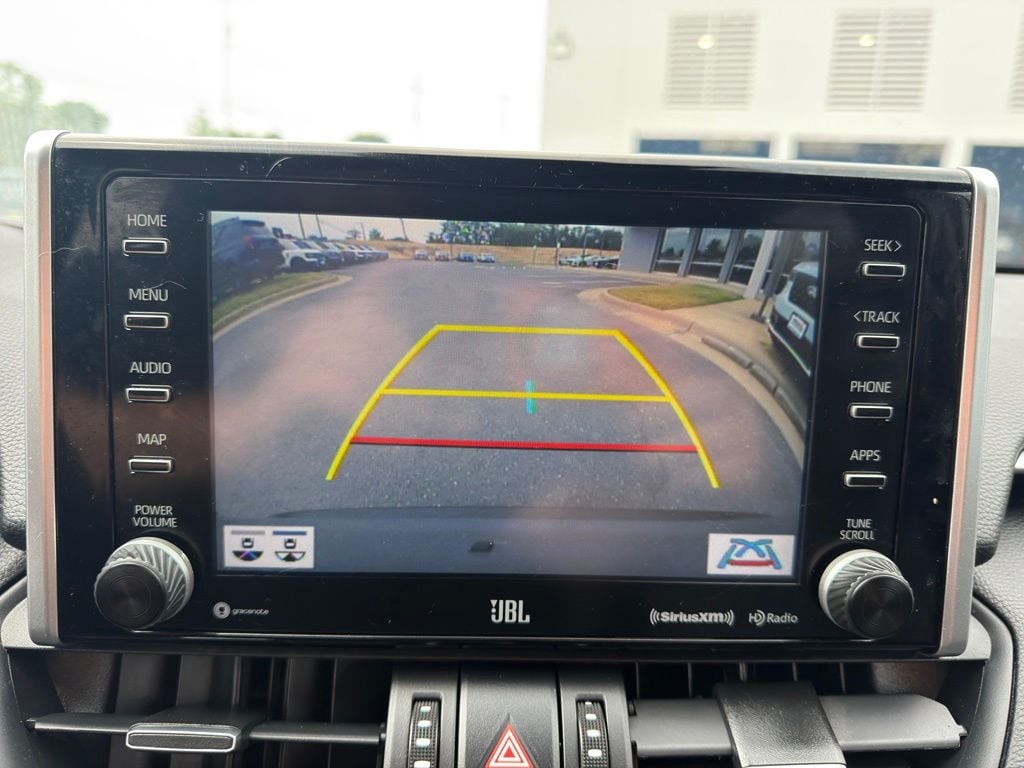 Pre-Owned 2020 Toyota RAV4 XLE Premium - photo - 15
