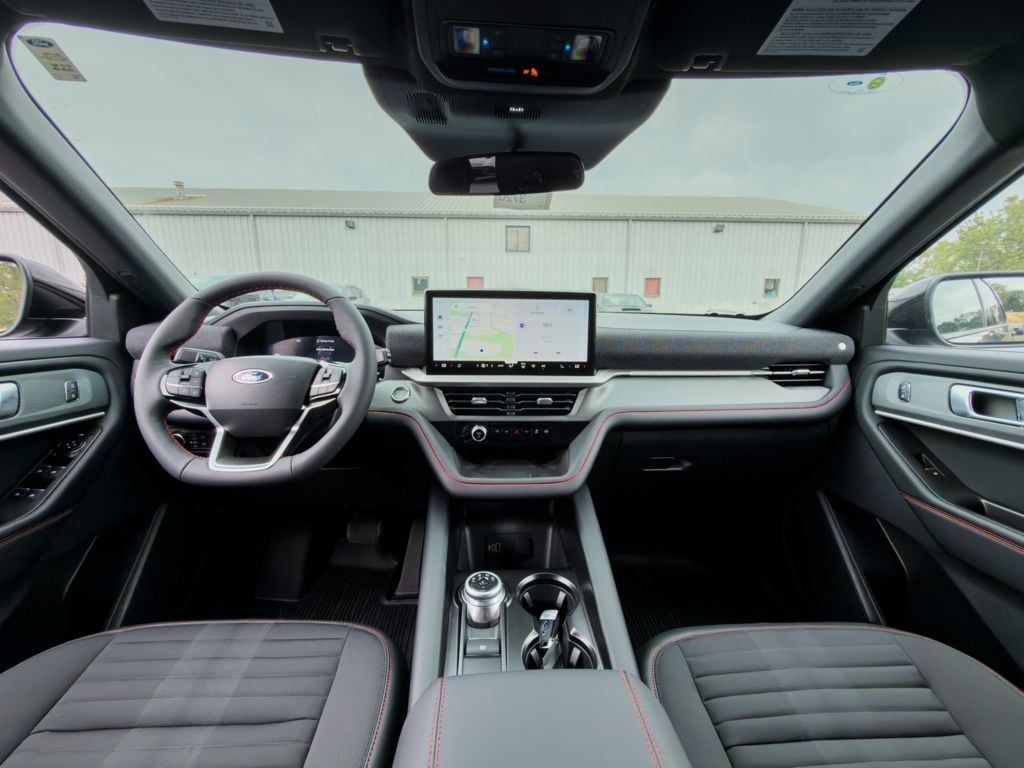 New 2026 Ford Explorer ST-Line - photo - 14