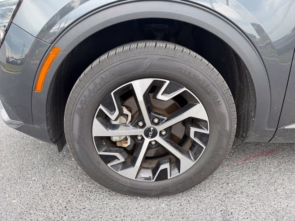 Pre-Owned 2024 Kia Sportage EX - photo - 17