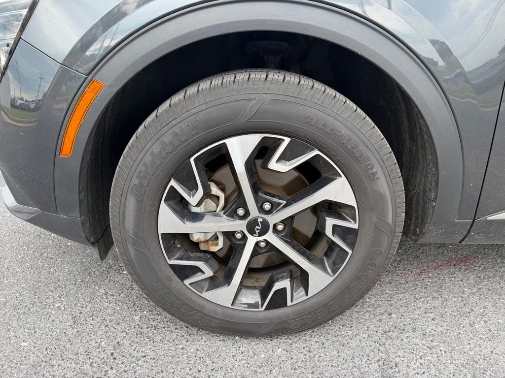 Pre-Owned 2024 Kia Sportage EX - photo - 17