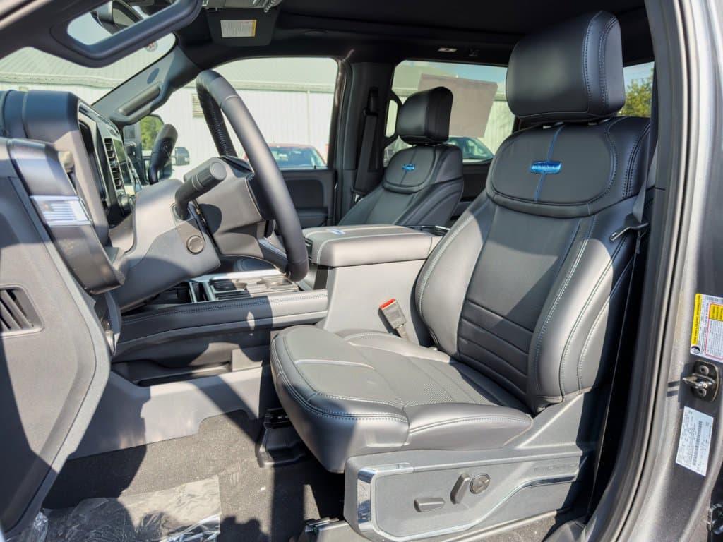 New 2026 Ford F-250SD Platinum - photo - 5