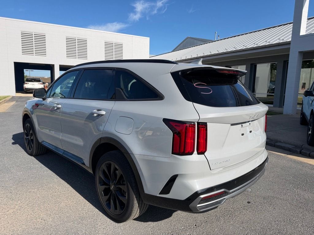 Pre-Owned 2023 Kia Sorento SX - photo - 2