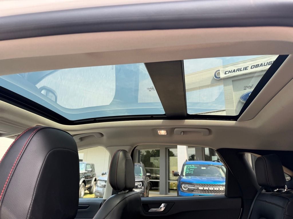 Pre-Owned 2022 Ford Escape SEL - photo - 14