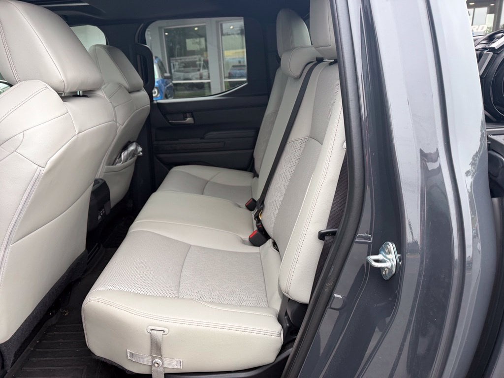 Pre-Owned 2024 Toyota Tacoma Limited - photo - 10